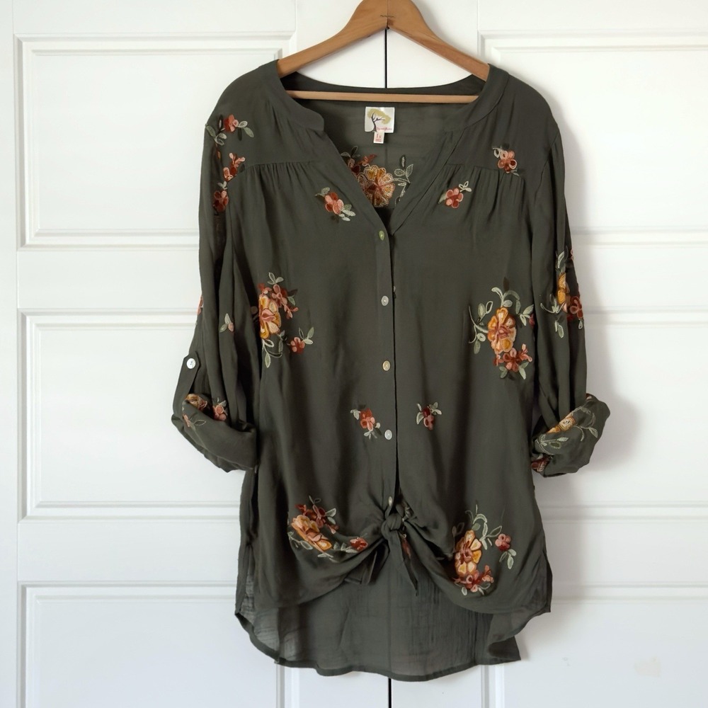 Fig and Flower Floral Embroidered Button Up Tunic Blouse 1X Green Boho Roll Tab